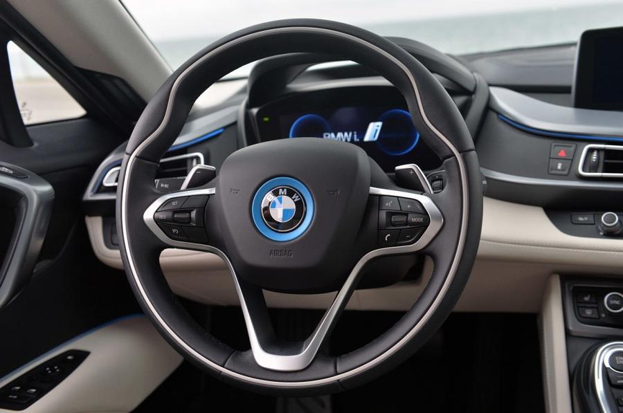  BMW i8 2014 года  (фото 148 из 180)